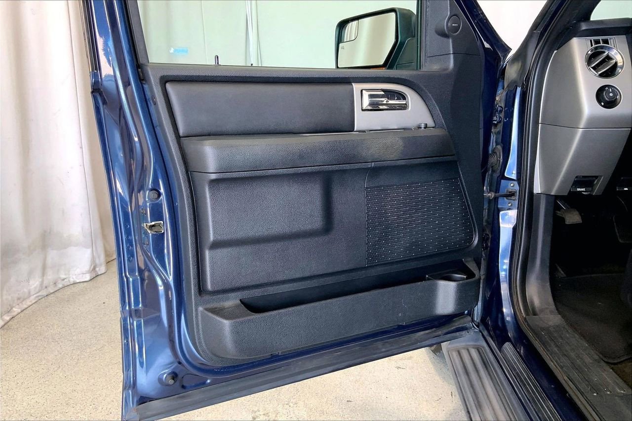 Used 2015 Ford Expedition EL XLT w/ Equipment Group 202A RWD image 21
