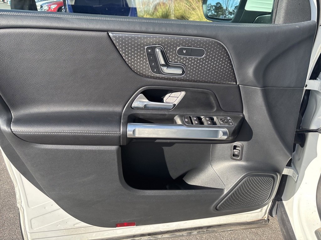 Used 2024 Mercedes-Benz GLB 250 image 37