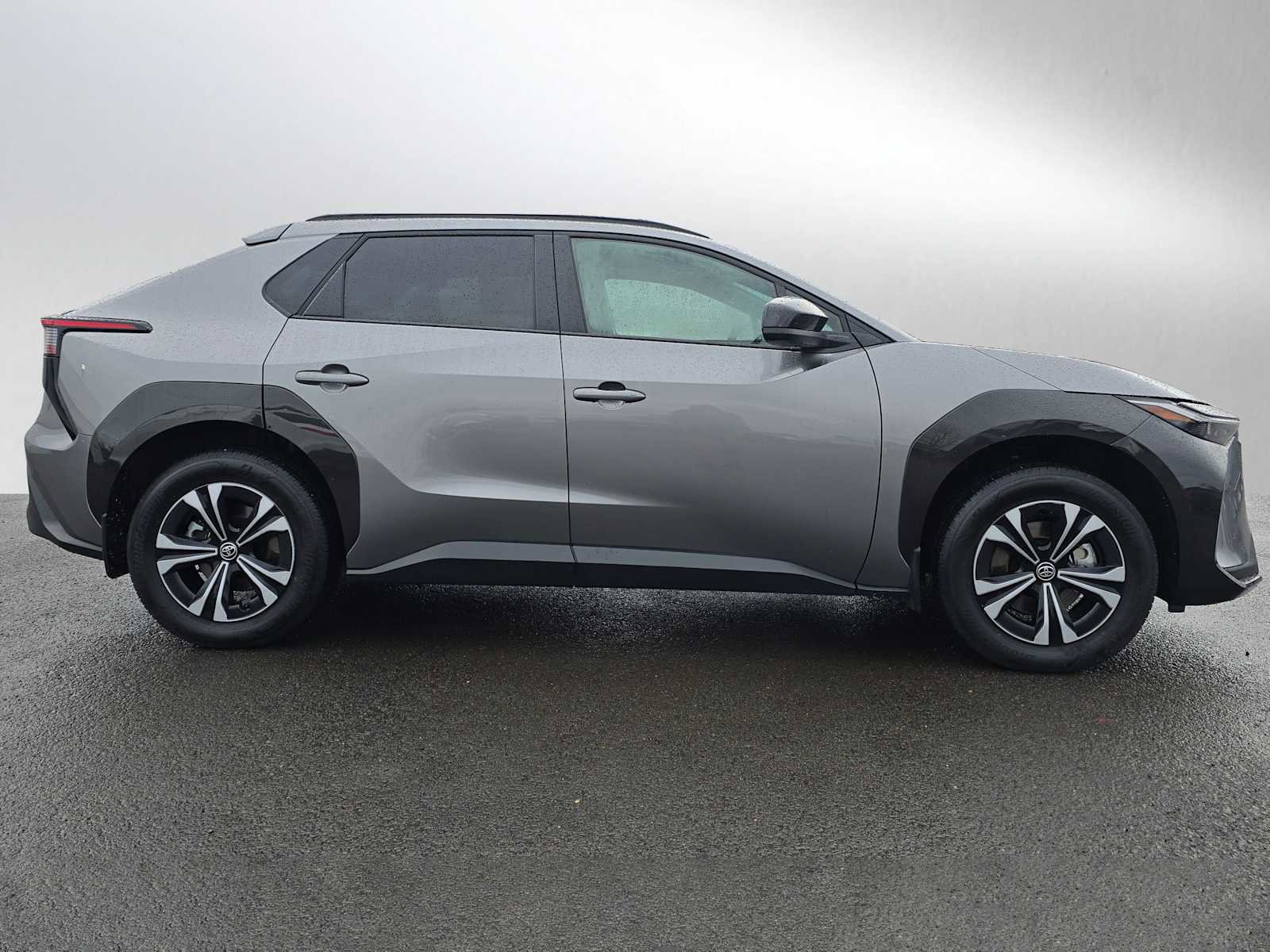 Used 2024 Toyota bZ4X XLE w/ Weather Package image 2