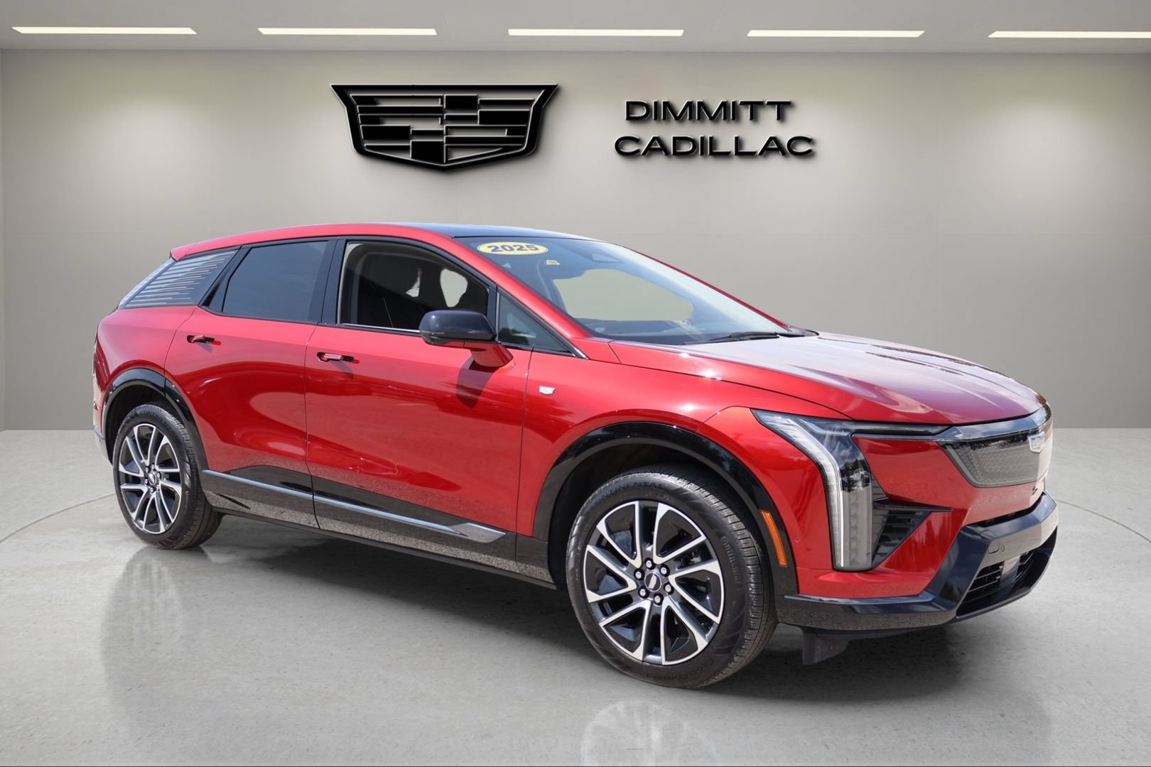 Certified 2025 Cadillac Optiq Sport 2 w/ LPO, Floor Liner Package AWD/4WD image 3