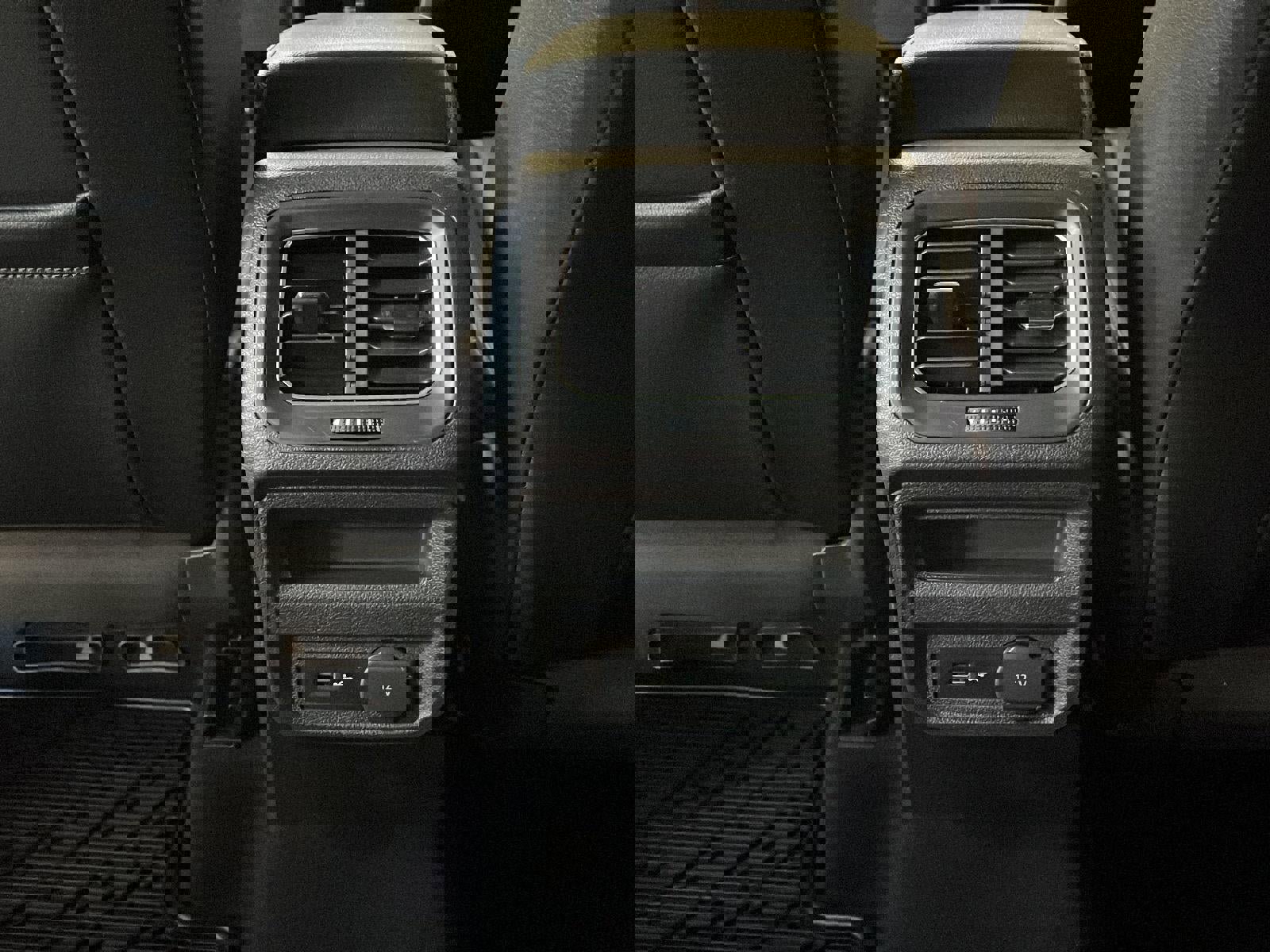 Used 2018 Volkswagen Tiguan SE image 24