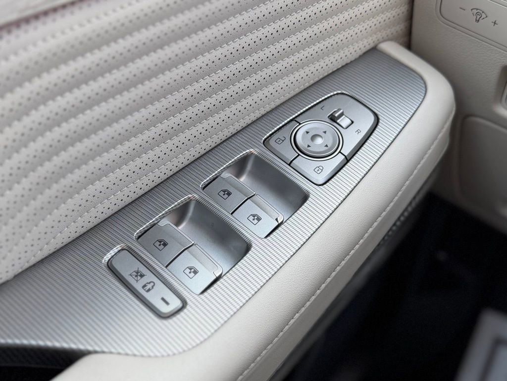 Used 2023 Hyundai Palisade Calligraphy image 30