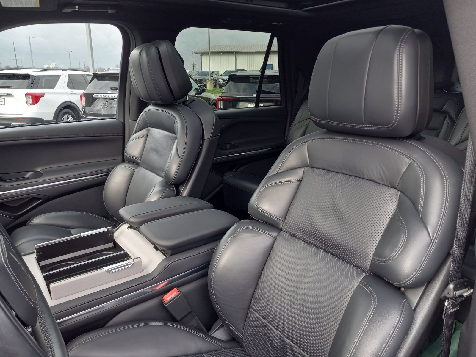 Used 2025 Lincoln Navigator L Reserve w/ Jet Appearance Package AWD/4WD image 14