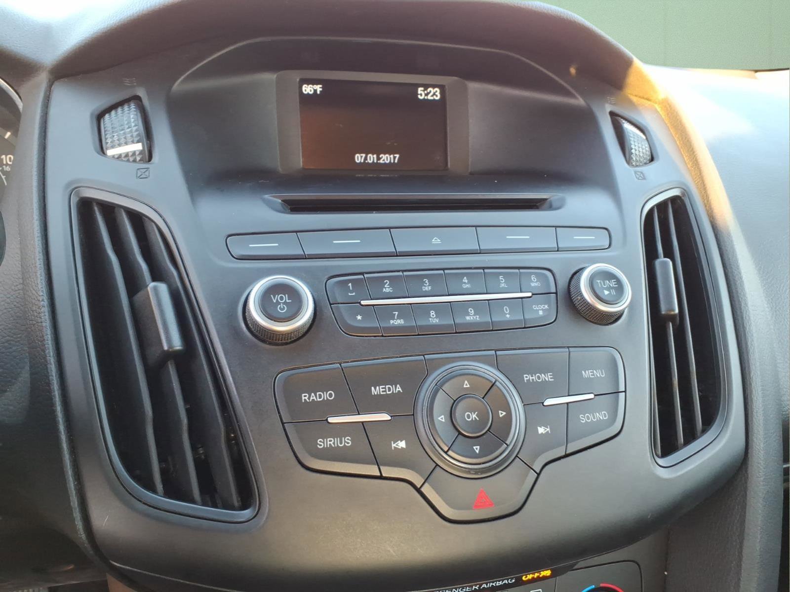 Used 2017 Ford Focus SE w/ Cold Weather Package image 21