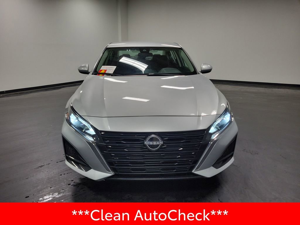 Used 2023 Nissan Altima 2.5 SV image 3