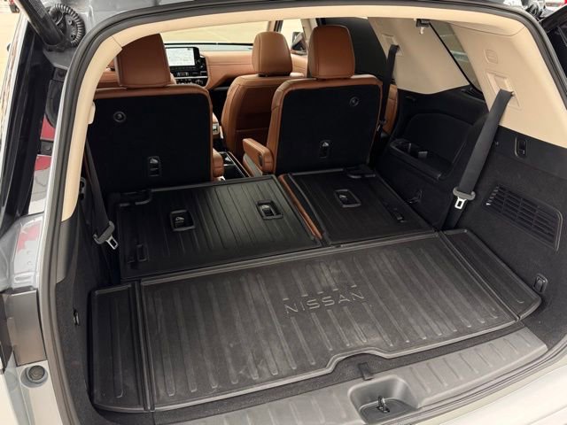 Used 2022 Nissan Pathfinder Platinum w/ Cargo Package image 8