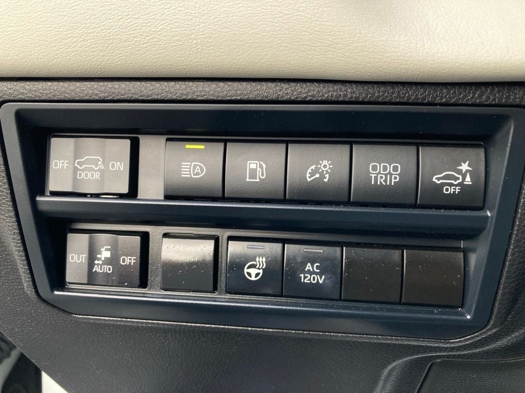 Certified 2025 Toyota Sequoia Capstone AWD/4WD image 15