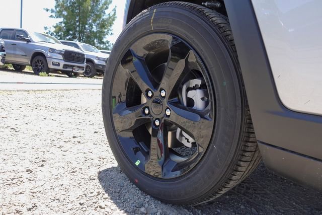 New 2025 Jeep Grand Cherokee L Altitude image 10