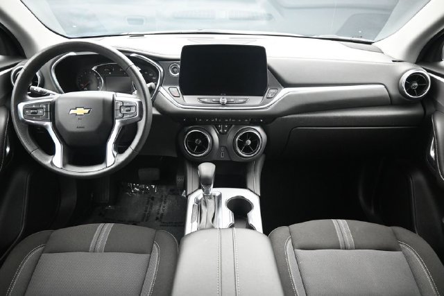 Used 2025 Chevrolet Blazer LT FWD image 18