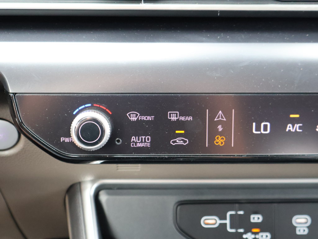 New 2025 Kia Carnival FWD image 26