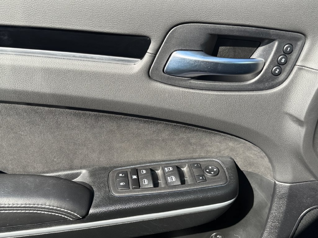 Used 2023 Chrysler 300 C RWD image 11