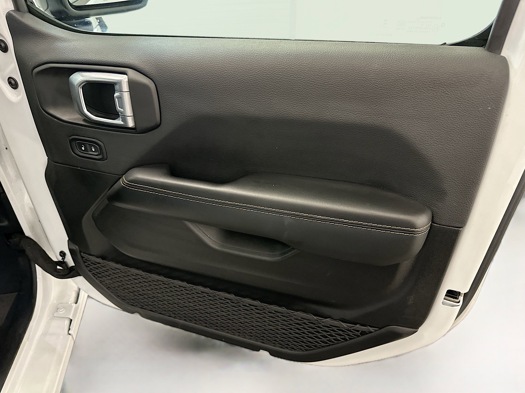 Used 2025 Jeep Wrangler Unlimited Sahara AWD/4WD image 32