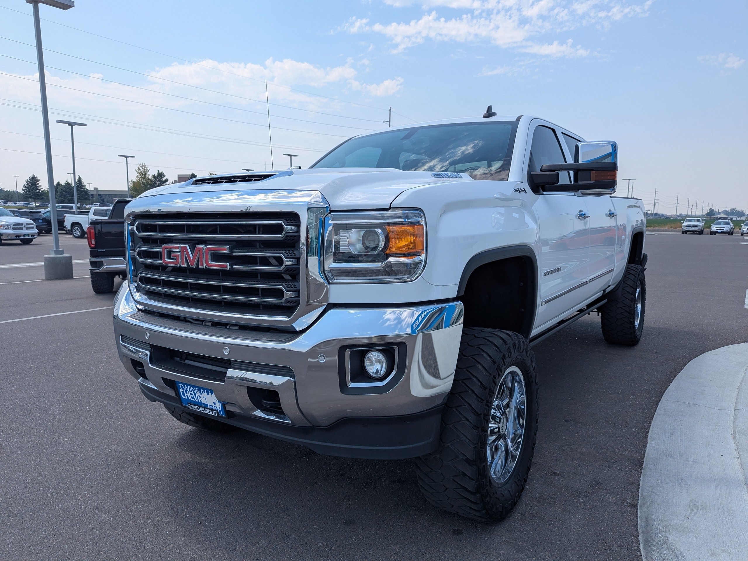 Used 2017 GMC Sierra 3500 SLT w/ Duramax Plus Package AWD/4WD image 6