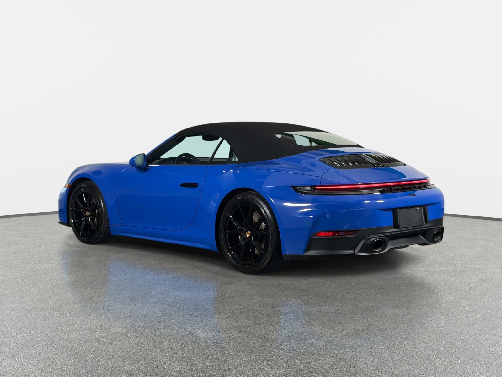 Used 2025 Porsche 911 Carrera RWD image 5