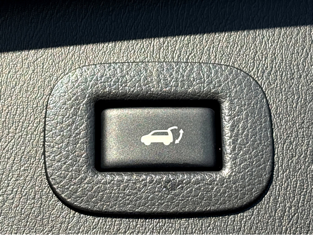 Used 2020 Nissan Armada Platinum w/ Platinum Reserve Package image 21