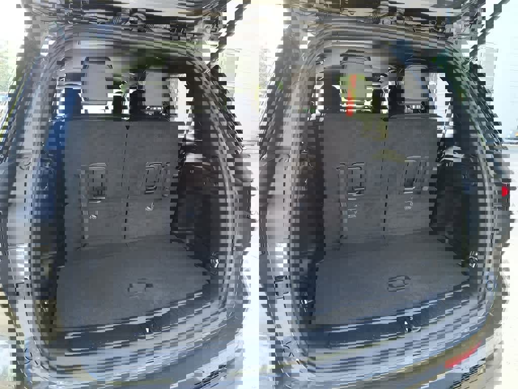 New 2025 Jeep Grand Cherokee L Laredo image 23