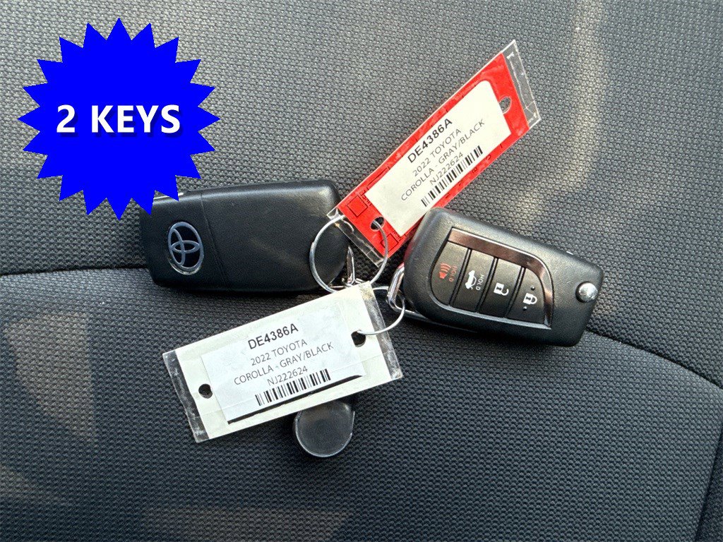 Used 2022 Toyota Corolla LE image 3