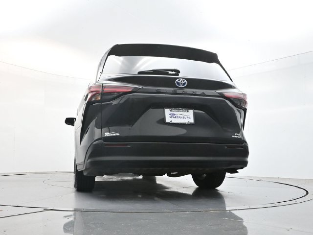 Used 2021 Toyota Sienna XLE FWD image 48