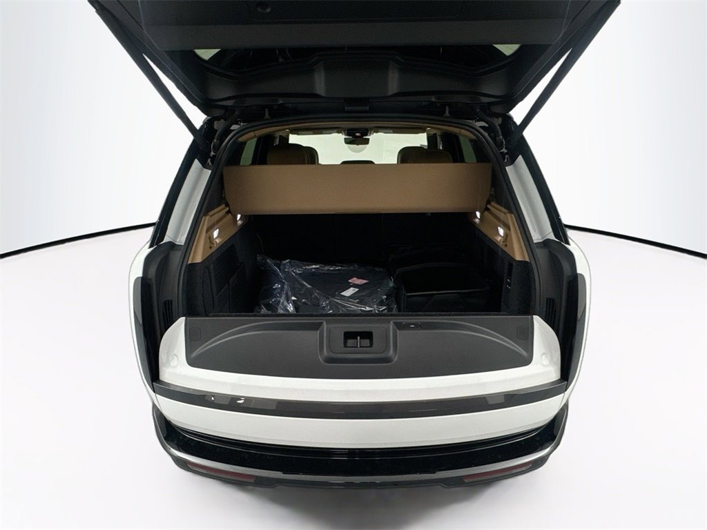 New 2025 Land Rover Range Rover SE image 25