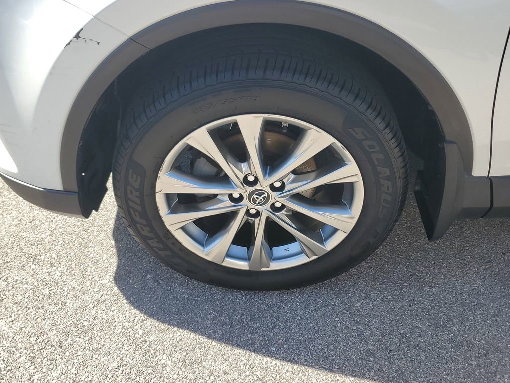 Used 2018 Toyota RAV4 Limited w/ Advanced Technology Package image 11