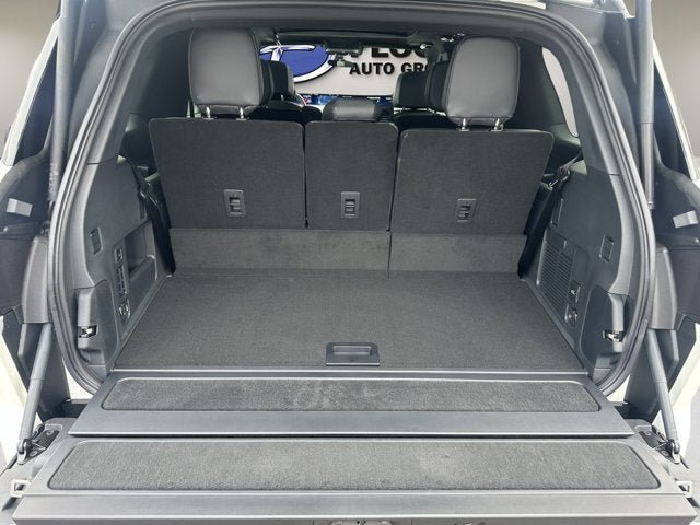 New 2026 Lincoln Navigator Reserve w/ Jet Appearance Package AWD/4WD image 7