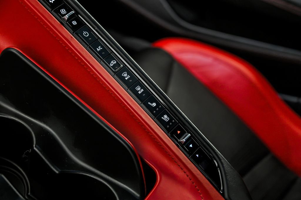 Used 2021 Chevrolet Corvette Stingray Premium Cpe w/ Z51 Performance Package image 28