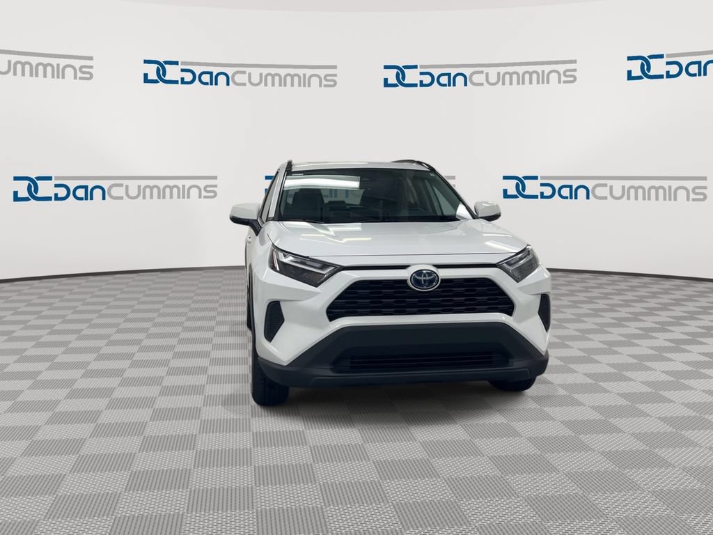 Used 2022 Toyota RAV4 XLE w/ Convenience Package AWD/4WD image 3