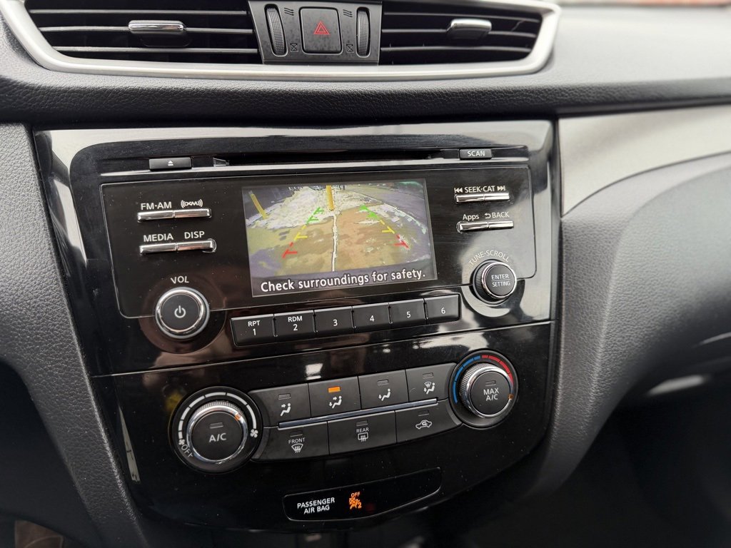 Used 2015 Nissan Rogue S image 17