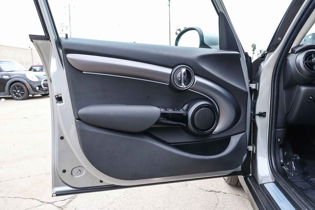 Used 2024 MINI Cooper 4-Door Hardtop FWD image 27