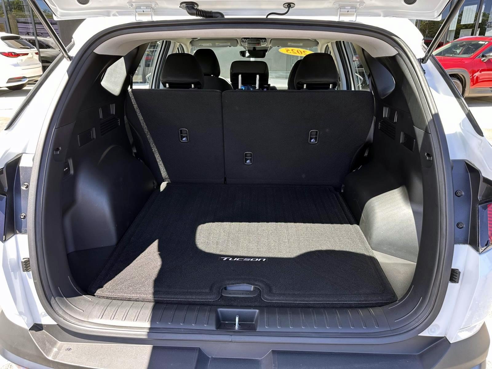 Used 2025 Hyundai Tucson SE AWD/4WD image 7