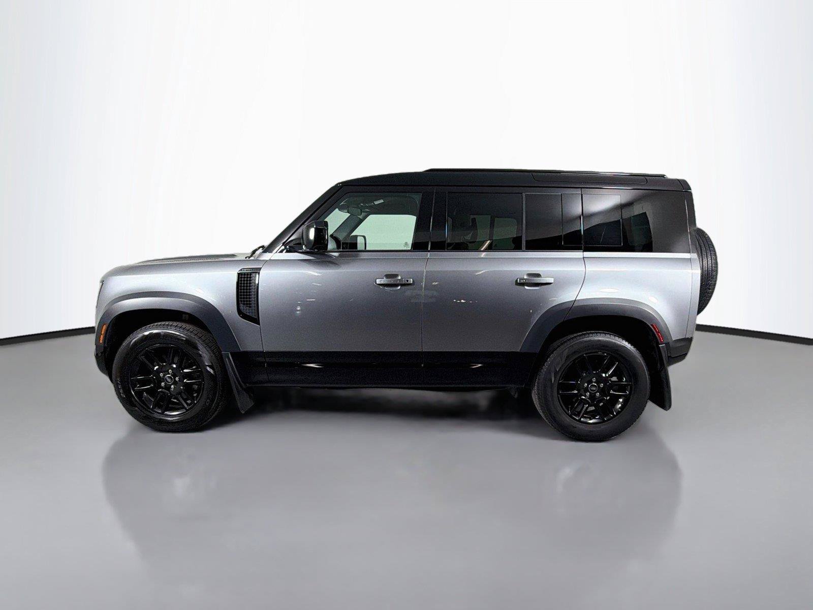 Certified 2023 Land Rover Defender 110 S AWD/4WD image 8