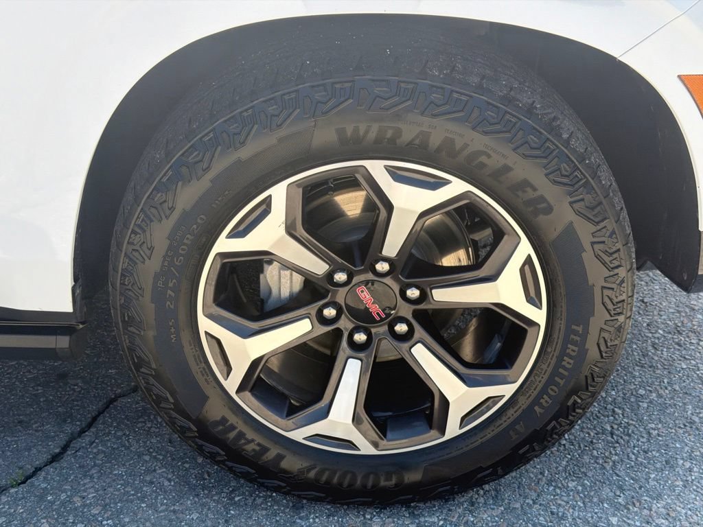 Certified 2025 GMC Yukon AT4 Ultimate w/ LPO, Floor Liner Package AWD/4WD image 15