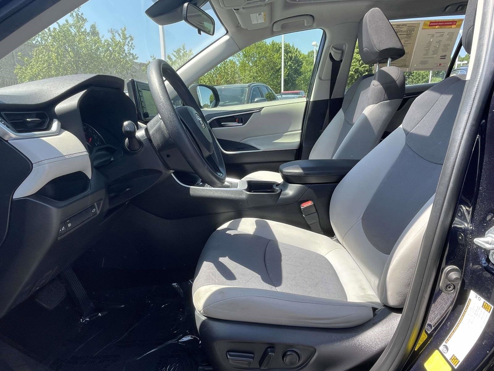 Used 2019 Toyota RAV4 XLE w/ Convenience Package FWD image 16