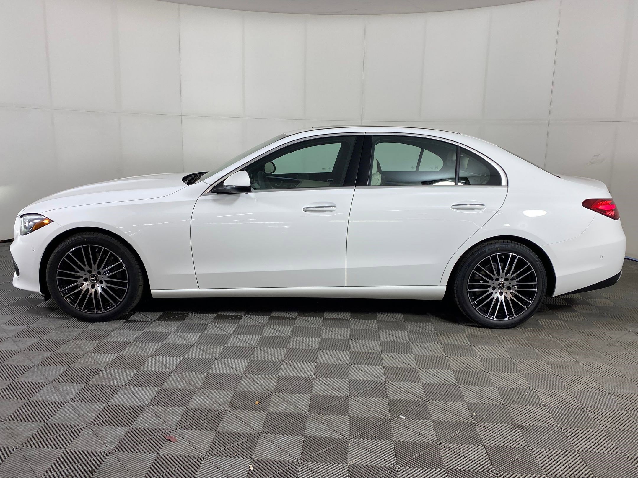 Used 2025 Mercedes-Benz C 300 4MATIC Sedan video 2