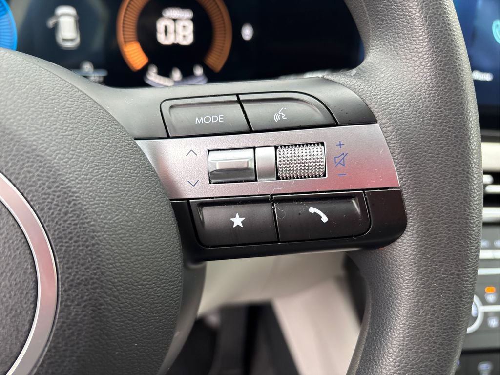 Certified 2025 Hyundai Tucson SE image 28