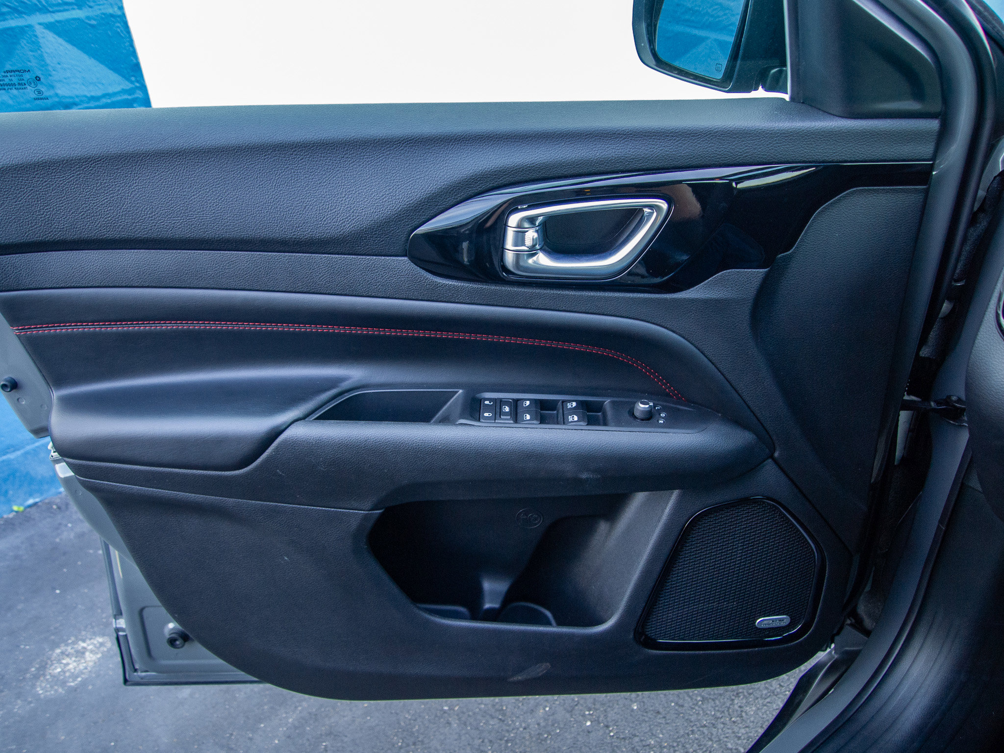 Used 2022 Jeep Compass Trailhawk w/ Sun and Sound Group image 11