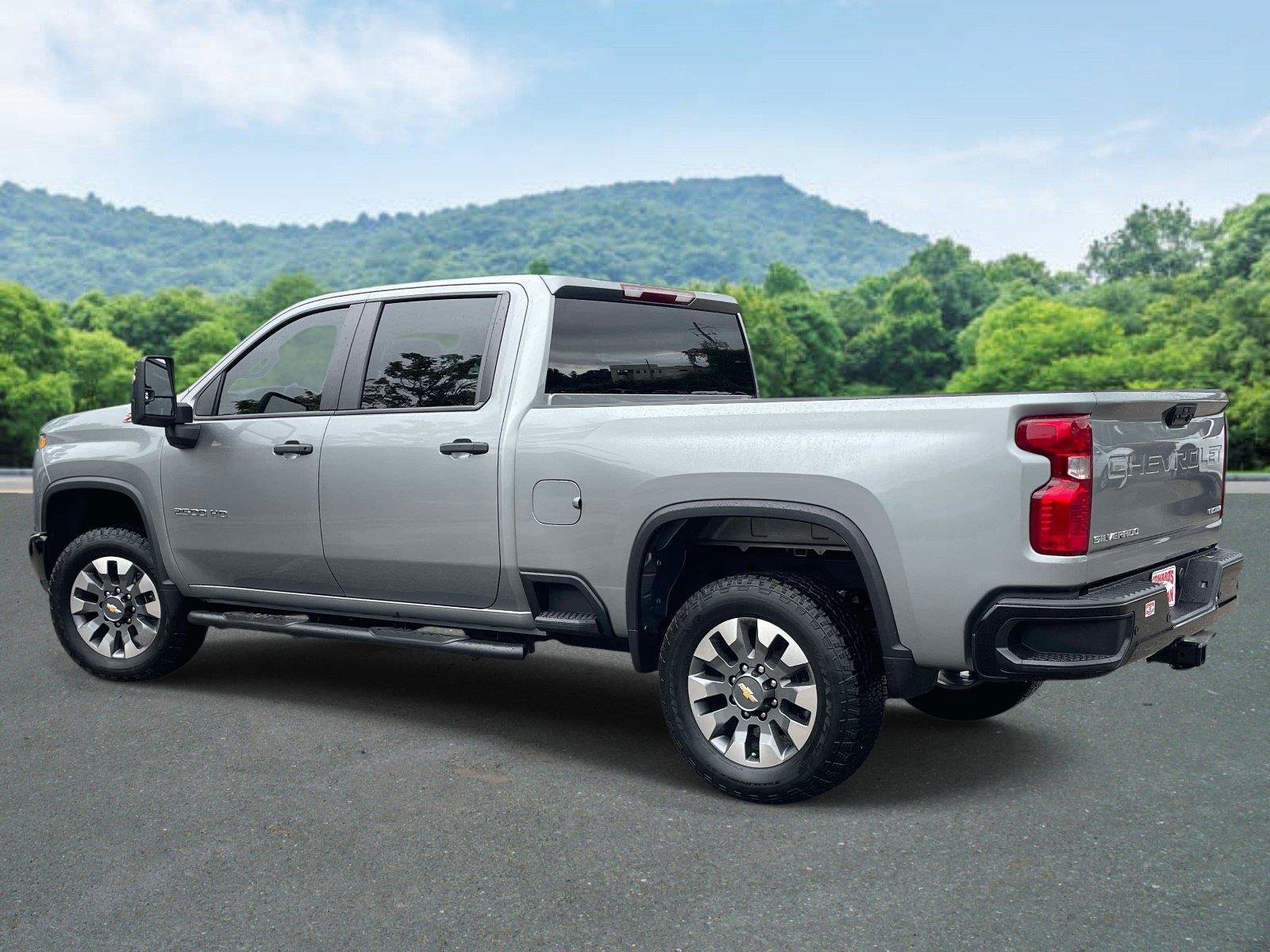 Used 2025 Chevrolet Silverado 2500 Custom w/ Custom Value Package AWD/4WD image 5