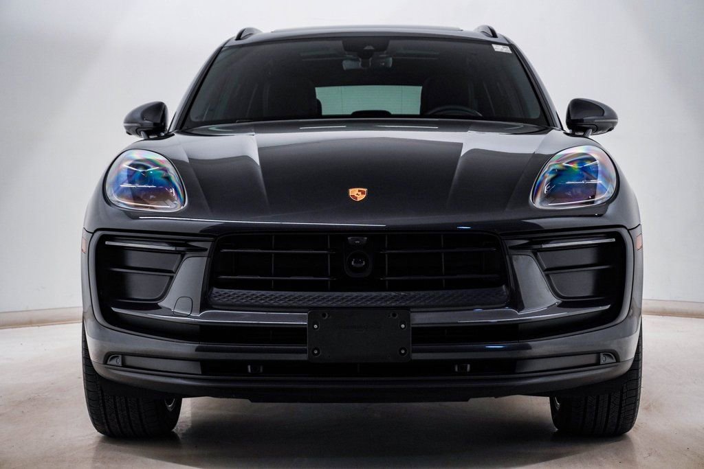 Certified 2025 Porsche Macan image 6