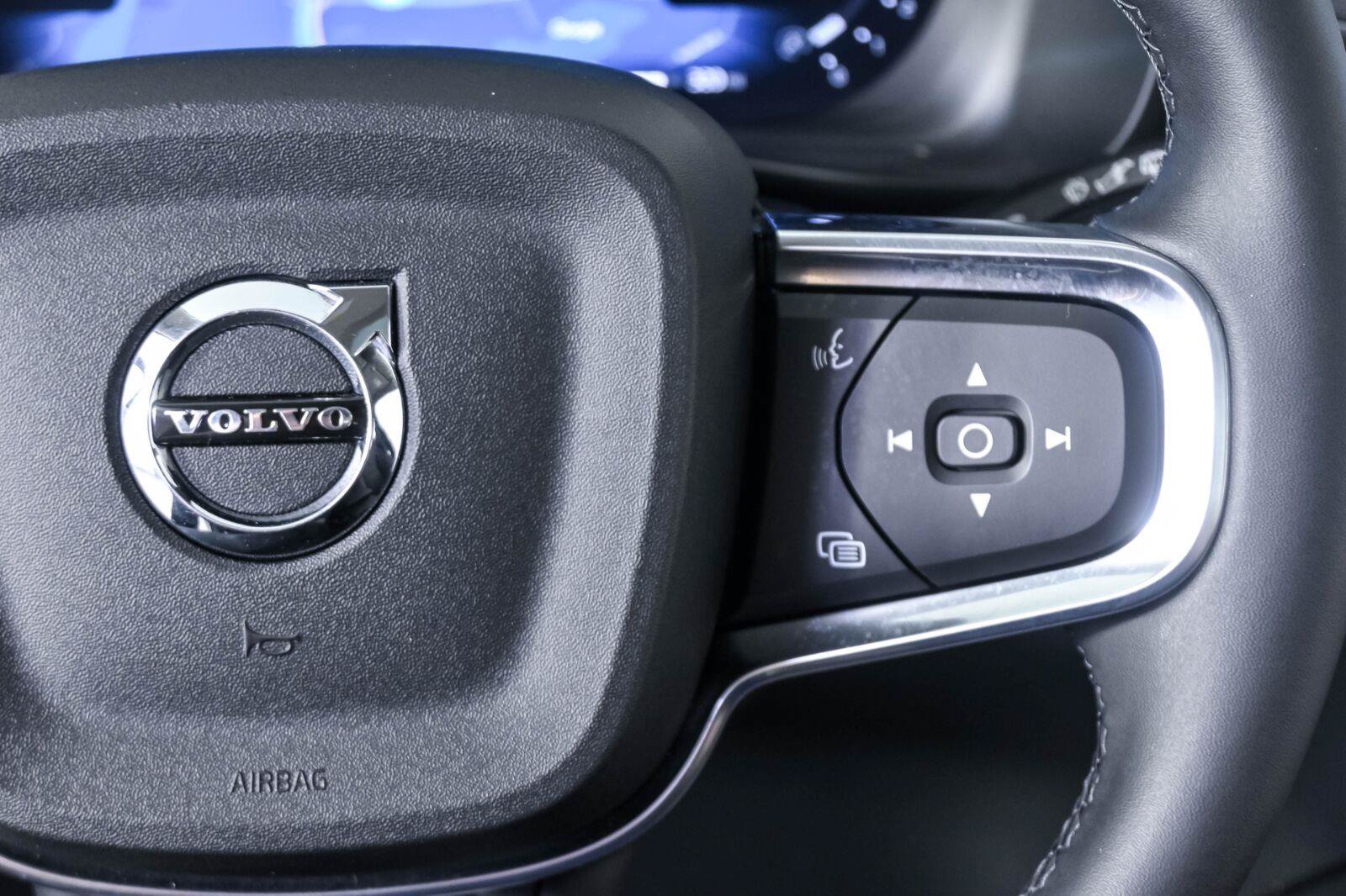 Certified 2026 Volvo XC40 B5 Plus AWD/4WD image 11