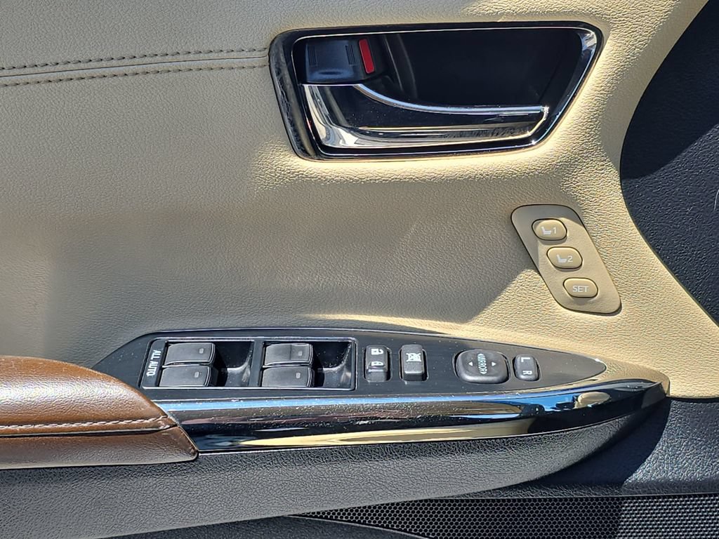 Used 2016 Toyota Avalon Limited FWD image 30