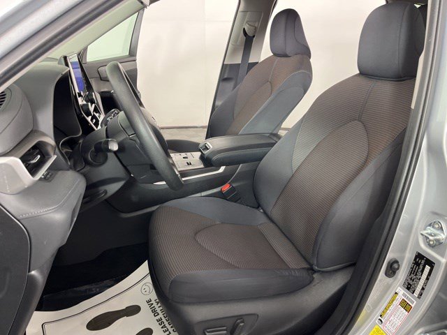 Used 2023 Toyota Highlander L FWD image 15