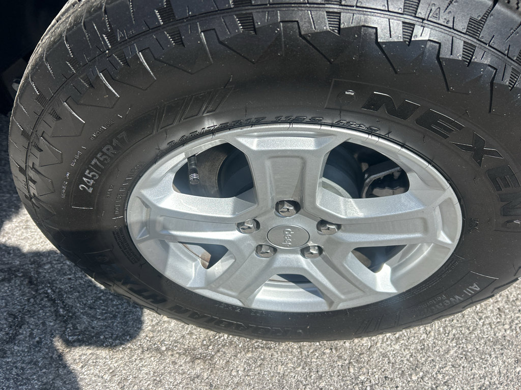 Used 2025 Jeep Wrangler Sport image 7