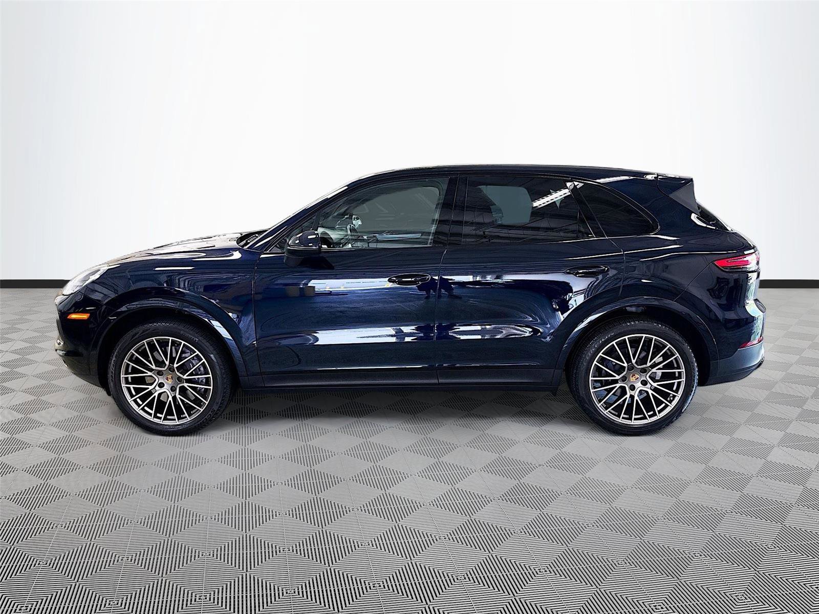 Used 2022 Porsche Cayenne Platinum Edition AWD/4WD image 3