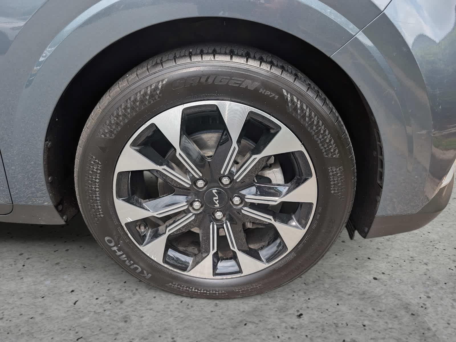 Used 2024 Kia Carnival EX FWD image 9