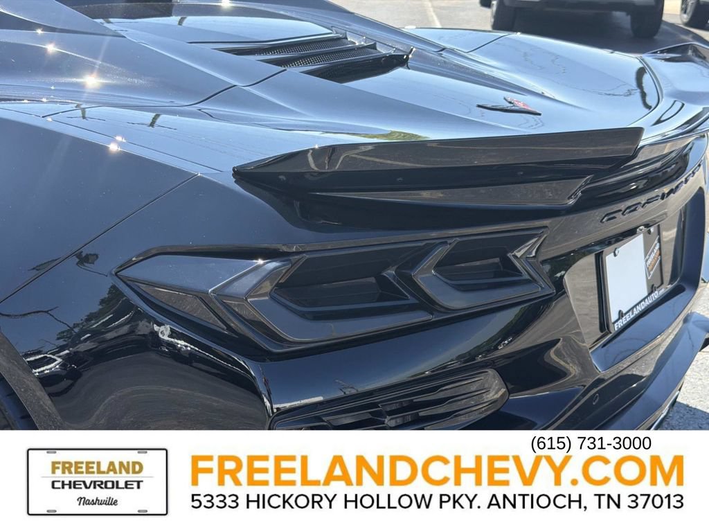 Used 2025 Chevrolet Corvette Z06 RWD image 12
