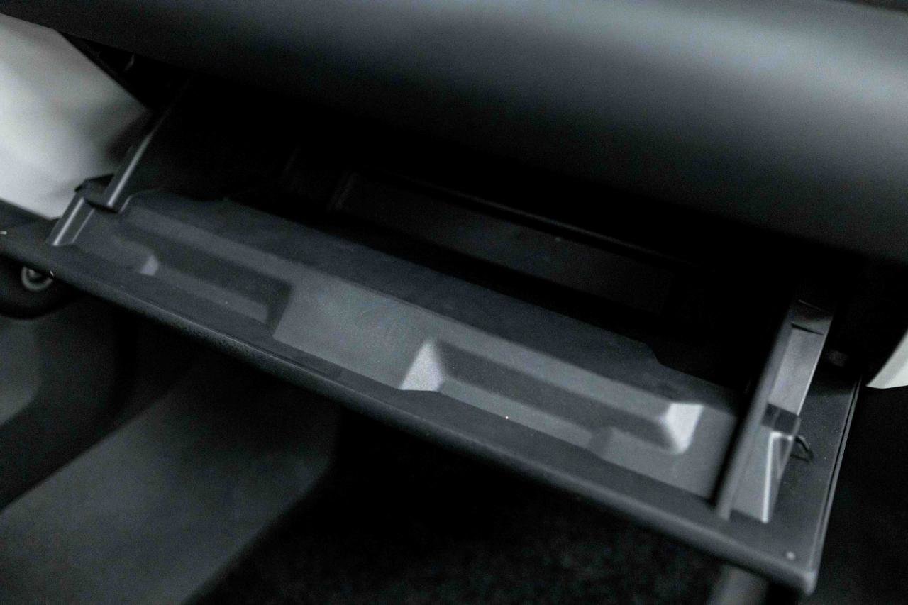 Used 2023 Land Rover Defender 130 SE image 57