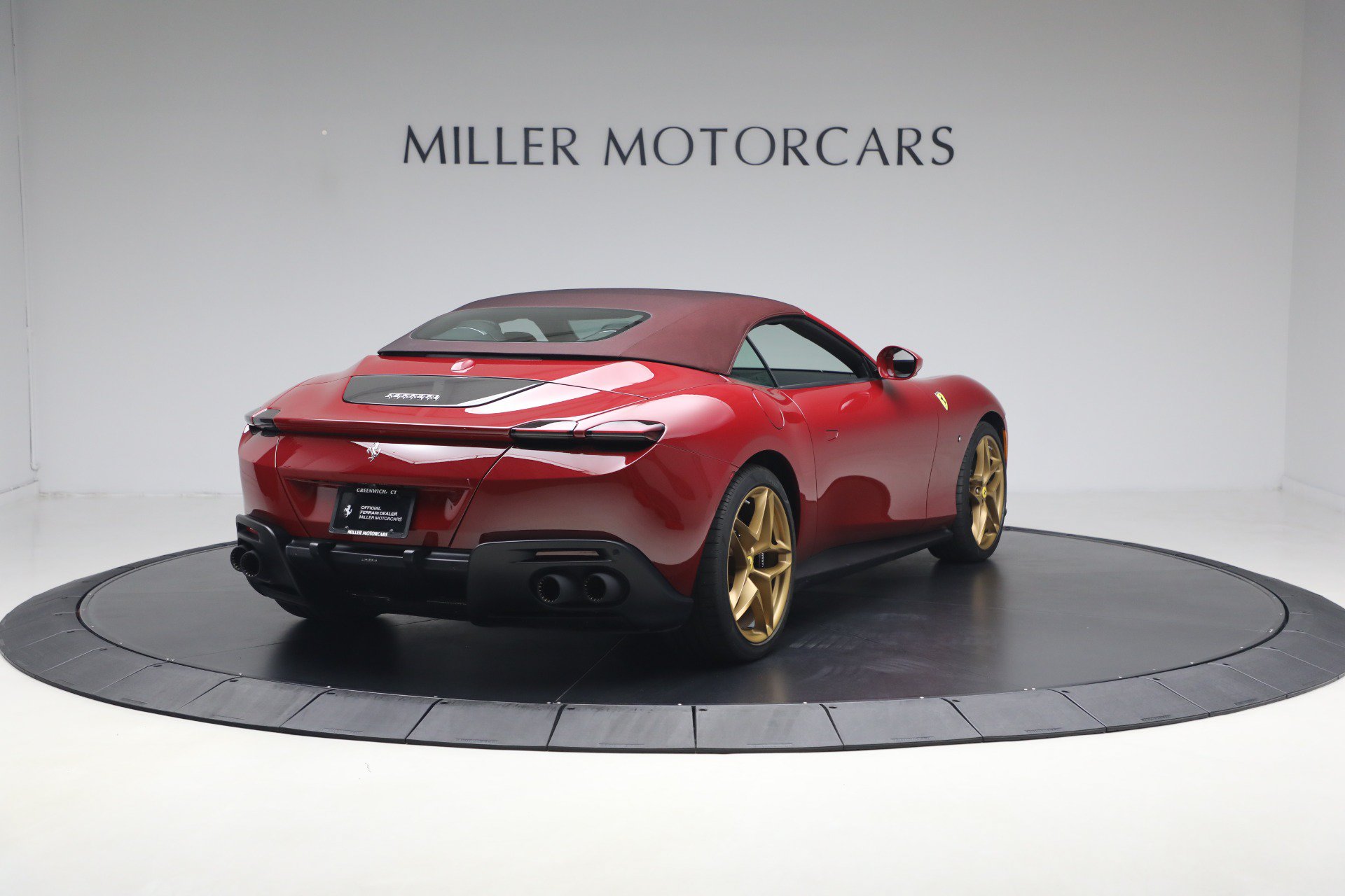 Certified 2025 Ferrari Roma Spider RWD image 31
