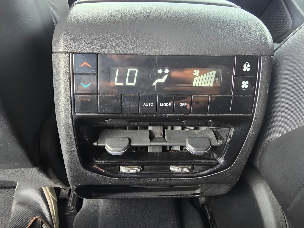 Used 2023 Jeep Grand Cherokee L Laredo image 29