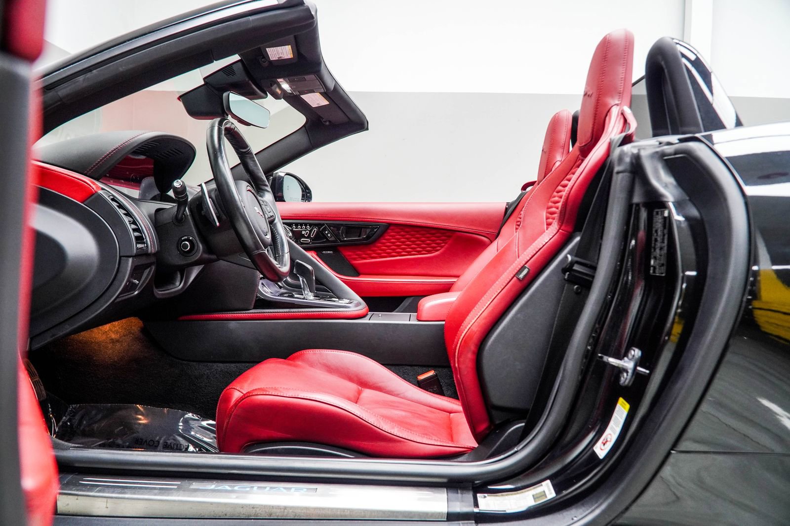 Used 2023 Jaguar F-TYPE R-Dynamic AWD/4WD image 40