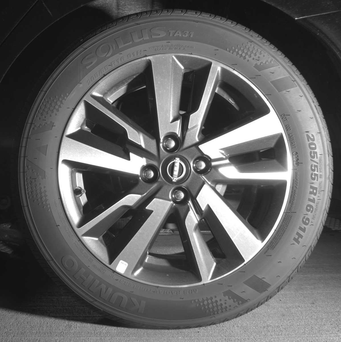 Used 2025 Nissan Versa SV FWD image 14